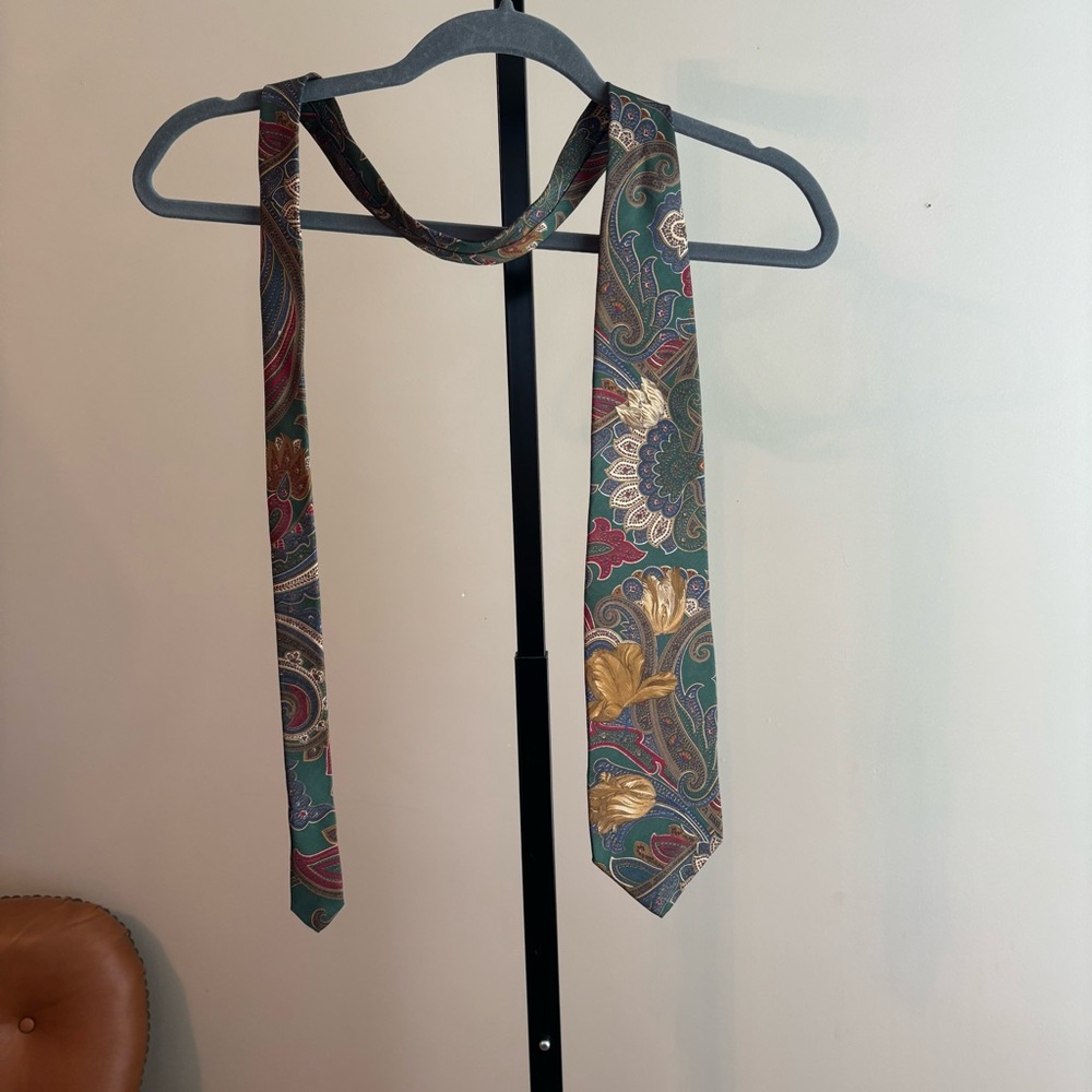 Bill‎ Blass Green and Gold Silk Tie